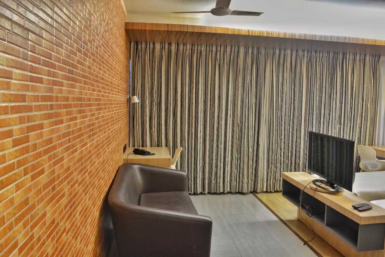 Aparthotel Satkar Paradise à Manipal Extérieur photo